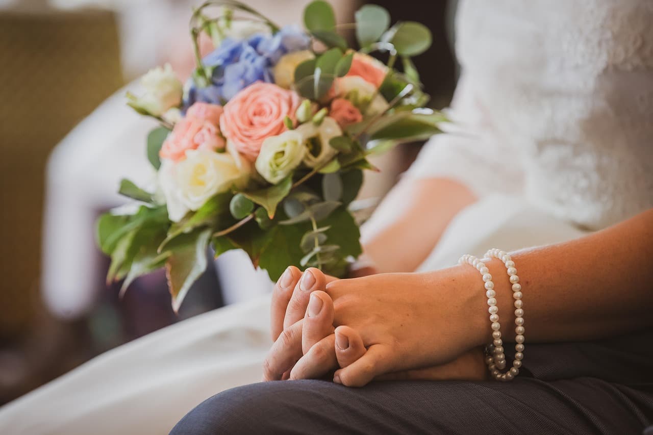 Romantic anniversary gift for couples